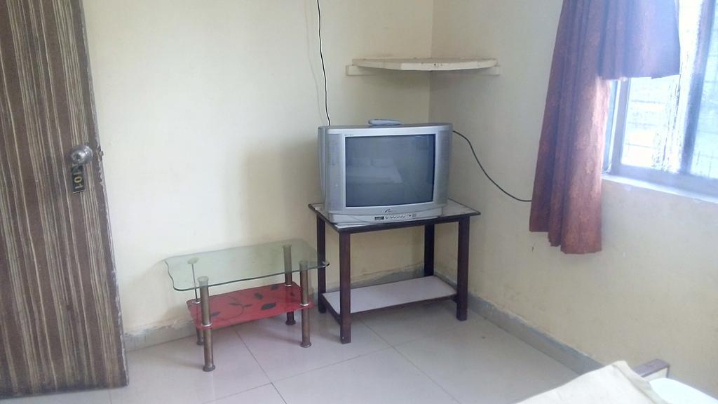 Hotel Shiva Panvel Room photo